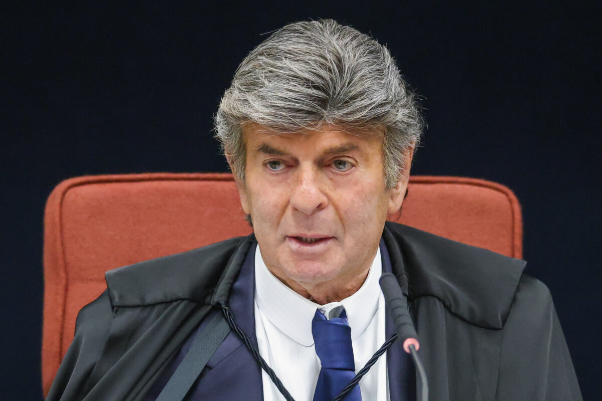 Fux vota para absolver réus do núcleo da desinformação