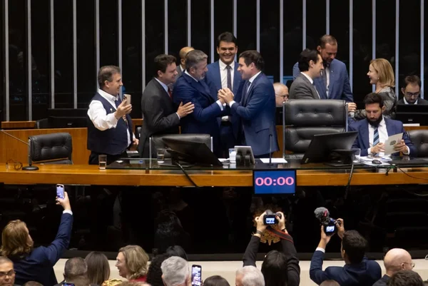 Entenda os principais pontos do projeto de isenção do IR até R$ 5 mil