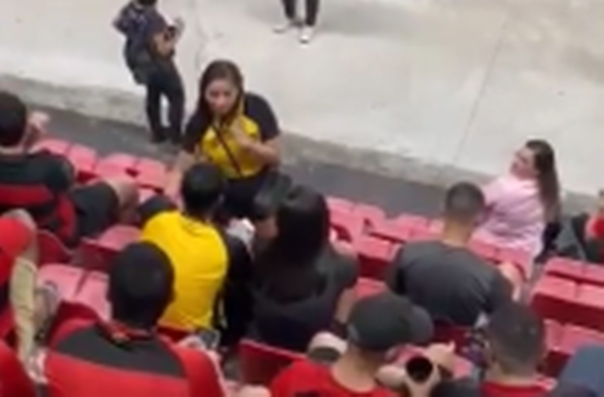 Em jogo, mulher pega marido no pulo, faz barraco e leva amante embora