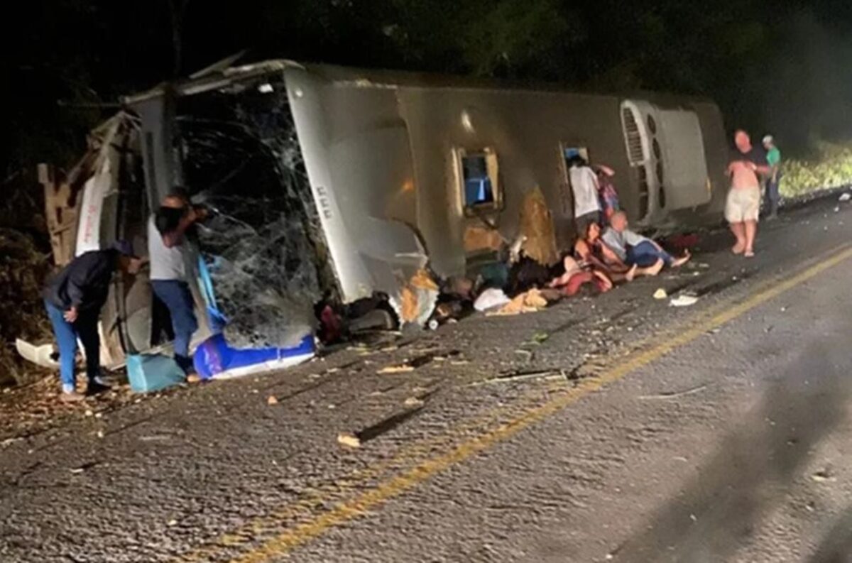 Lula lamenta mortos e feridos em acidente de ônibus em Pernambuco