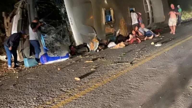Acidente com ônibus em Pernambuco deixa 17 mortos; PF investiga irregularidades