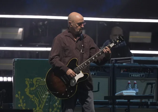 Integrante do Oasis descobre câncer e anuncia ausência na turnê