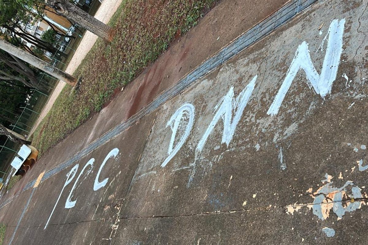 “Pichador do PCC” mora dentro de carro e ficou 15 anos preso na Papuda