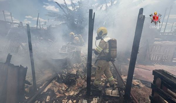 Barraco de madeira é Consumido por Fogo na Cidade Estrutural; Não Há Feridos