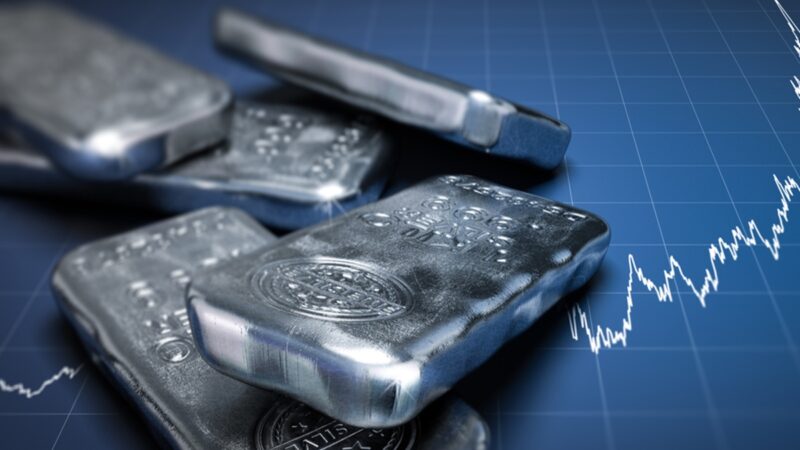 Prata volta a bater recorde histórico. Alta no ano supera a do ouro