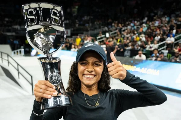 Rayssa Leal é vice-campeã da etapa de Las Vegas da SLS