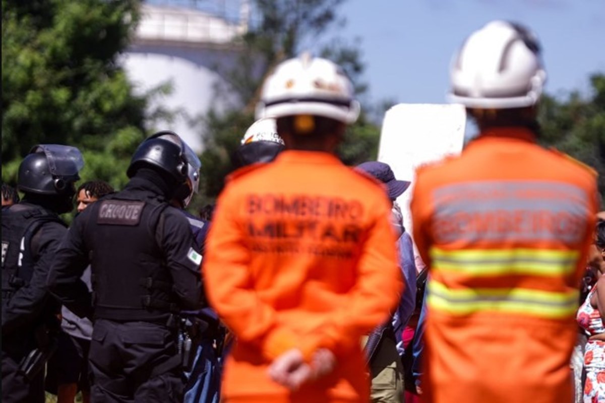 Governo oferece reajuste de 23% a 27,7% para policiais do DF