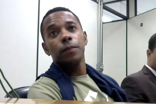 Robinho nega privilégios e detalha rotina no presídio de Tremembé