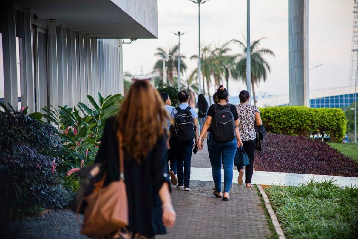 saiba o que abre e fecha no DF na segunda