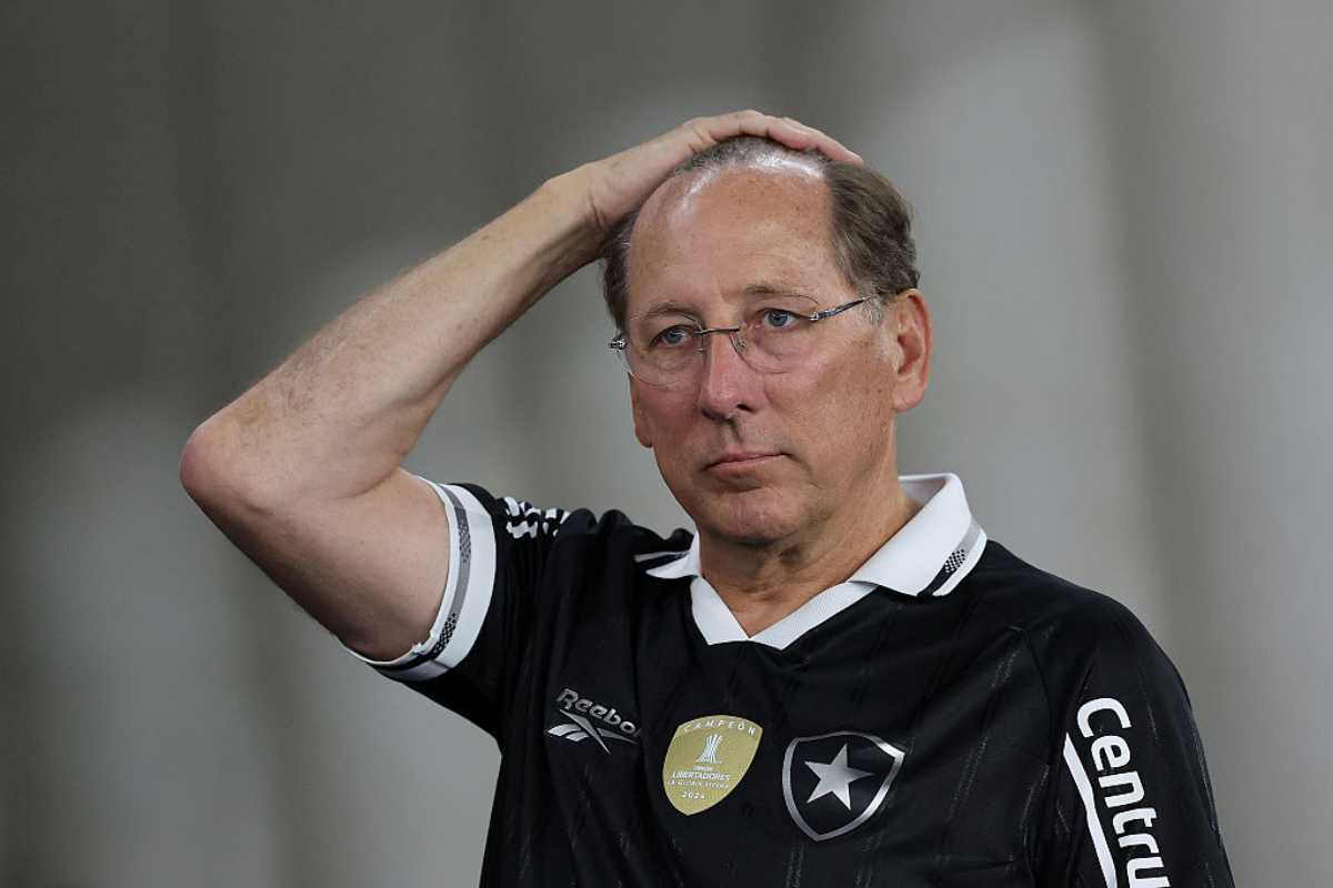 John Textor volta a reclamar da arbitragem após derrota do Botafogo