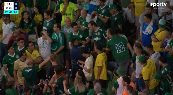 Palmeiras identifica e denuncia torcedor que atirou garrafa em Cássio