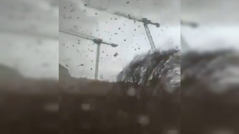 Tornado forte na França derruba guindastes e mata uma pessoa; vídeo