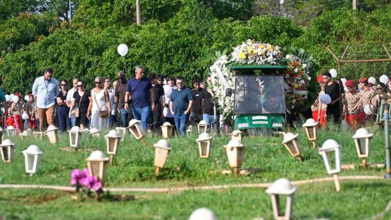 emoção marca velório de adolescente assassinado no DF