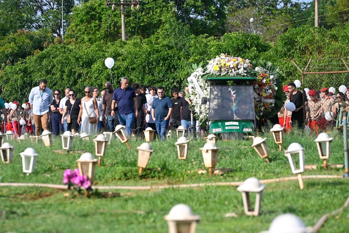 emoção marca velório de adolescente assassinado no DF