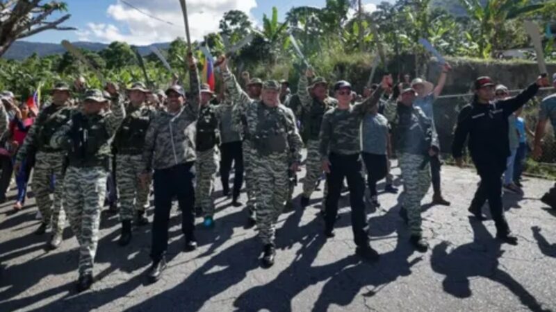 Venezuela realiza exercícios militares após ameaças dos EUA. Vídeo