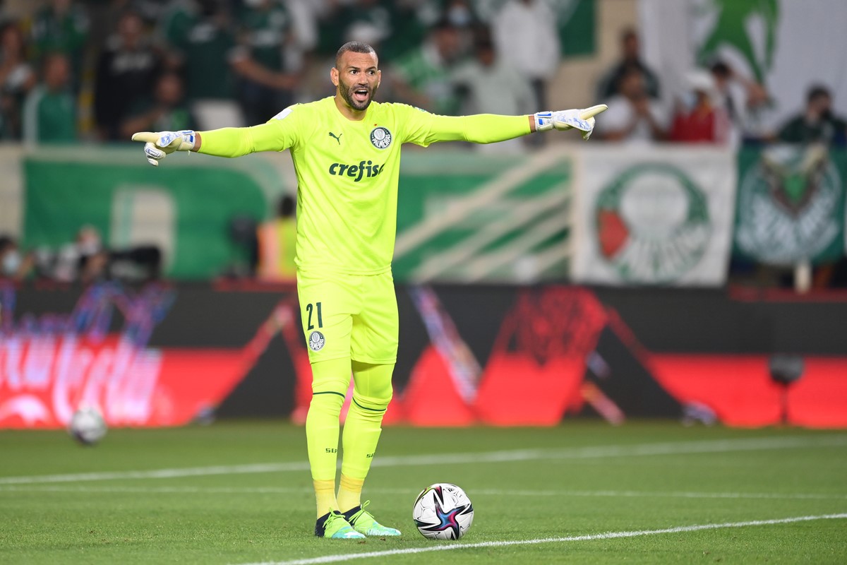 Weverton envia recado à torcida do Palmeiras após lesão na mão