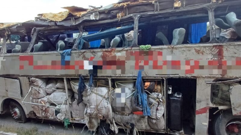 Acidente com ônibus deixa ao menos 15 mortos na BR-423, em Pernambuco