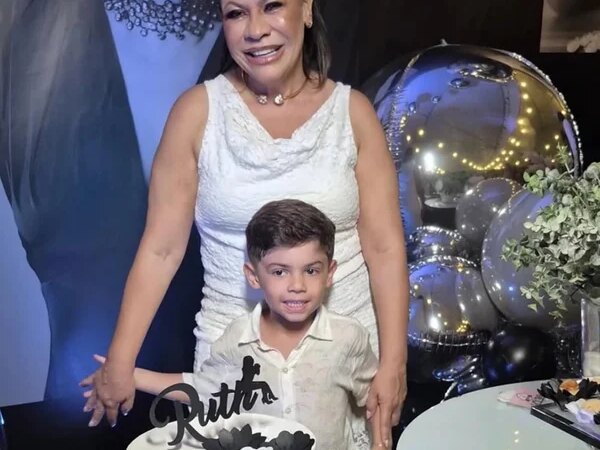 Dona Ruth surge em foto rara com o neto após polêmica com Murilo Huff