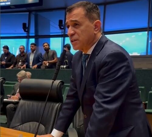 Inclusão digital, aprovando o projeto de lei de autoria do deputado Martins Machado. Postes de iluminação podem ser usados por equipamentos de internet gratuita