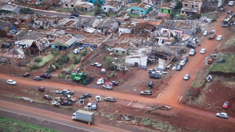 Governo decreta luto de 3 dias após tornado matar 6 e ferir 750 no PR
