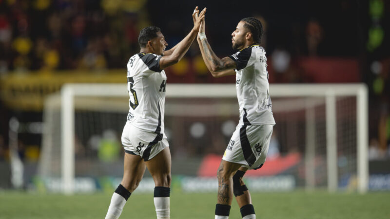 Atlético tem 2º tempo iluminado e vence Sport de virada