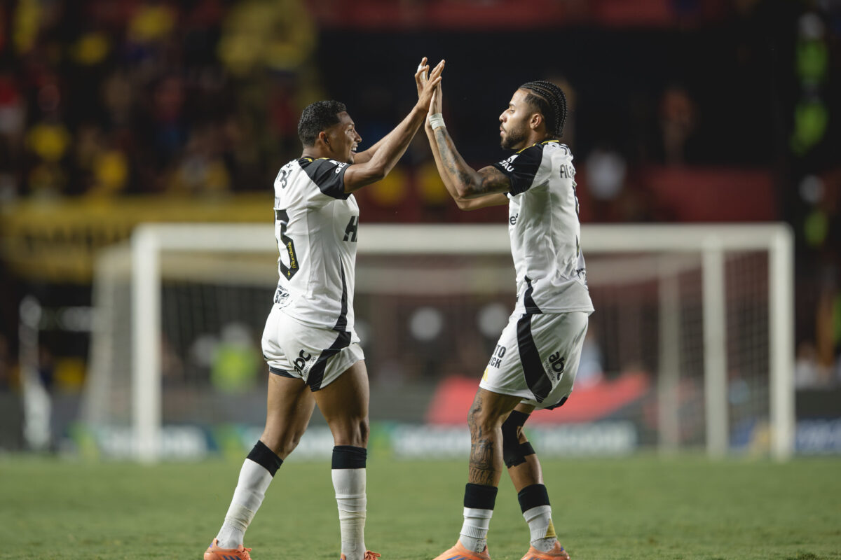 Atlético tem 2º tempo iluminado e vence Sport de virada