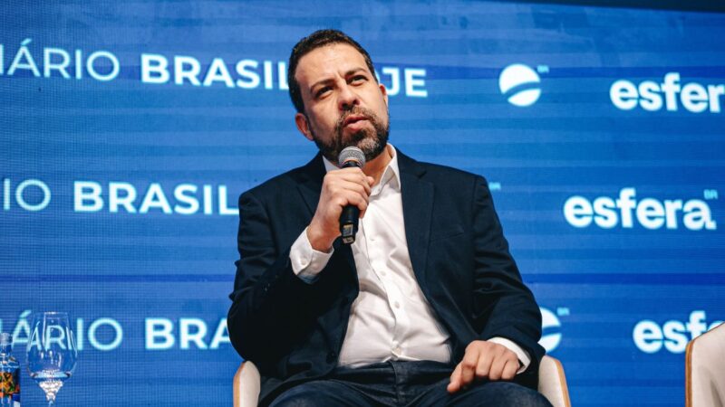 Em estreia com empresários, Boulos defende exploração de terras raras