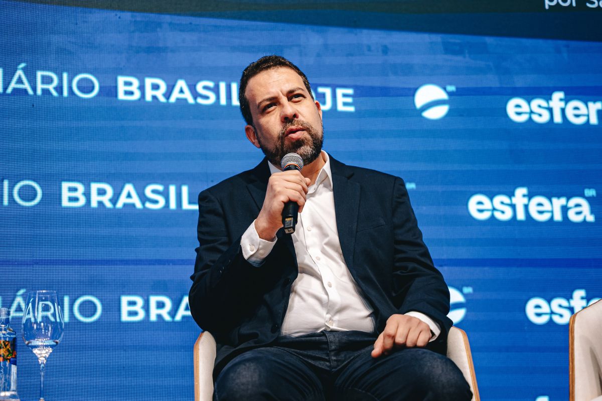 Em estreia com empresários, Boulos defende exploração de terras raras