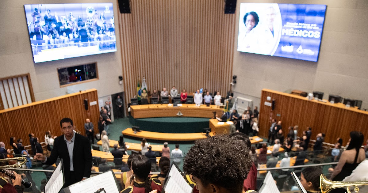 Câmara Legislativa celebra o dia do médico com sessão solene