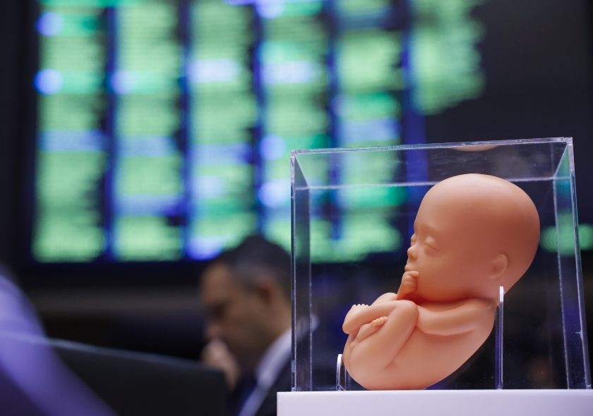 Plenário aprova projeto de deputados republicanos que dificulta aborto no Brasil