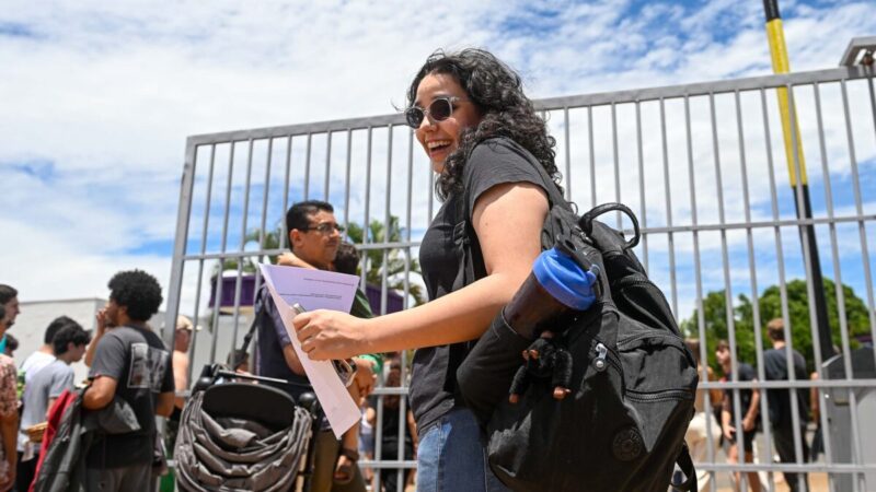 Hugo Motta brinca sobre projeto de lei para evitar atrasos no Enem