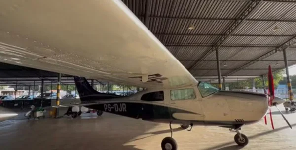 Avião, carros e imóveis de luxo são apreendidos na Operação Carbono; veja