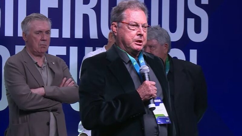 Oswaldo de Oliveira se manifesta após polêmica com Ancelotti