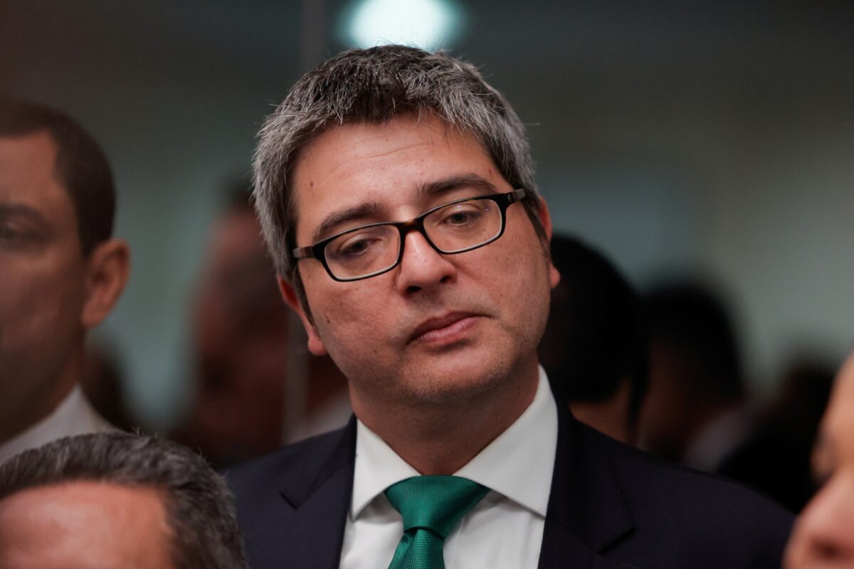 Líder do PL diz que vai sair se sigla lançar Cláudio Castro ao Senado