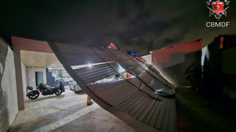 Vendaval destelha casa no Riacho Fundo. Veja imagens