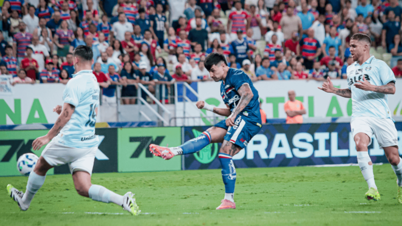 Com falhas dos goleiros, Fortaleza e Grêmio empatam no Brasileirão