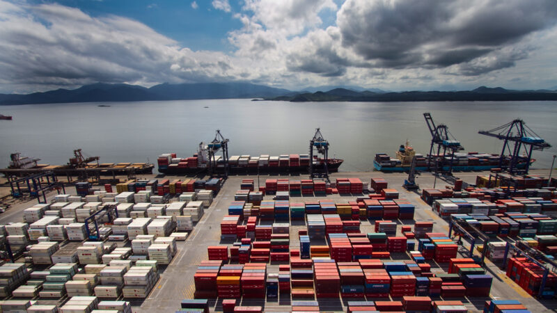 Em meio a tarifaço, exportações para os EUA caem 37,9% em outubro