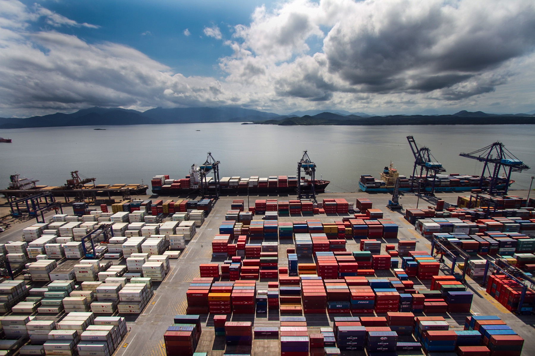 Em meio a tarifaço, exportações para os EUA caem 37,9% em outubro