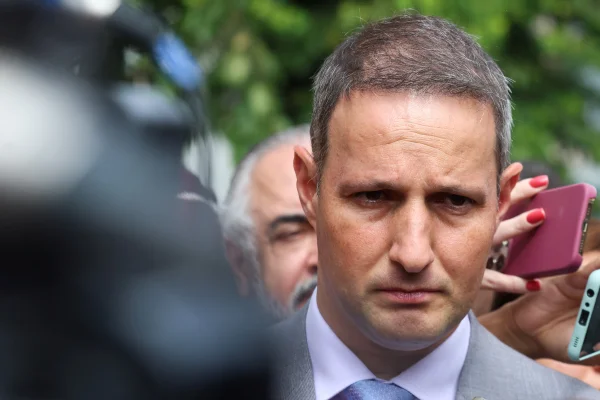 Indicação de Derrite para relatar PL Antifacção causa racha na Câmara