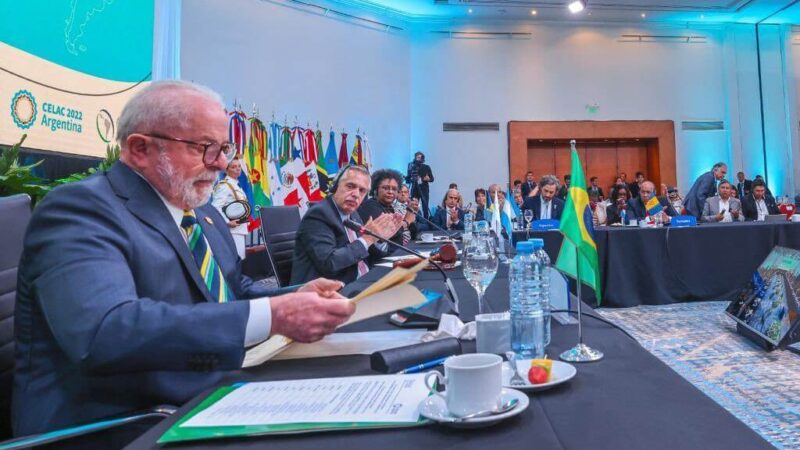 na Colômbia, presidentes debatem tensão na Venezuela