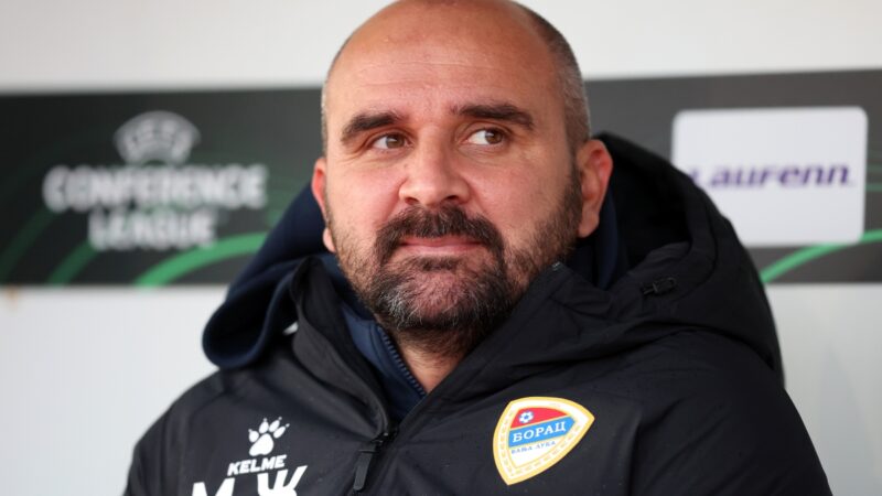 Técnico tem mal súbito e morre durante partida do Campeonato Sérvio