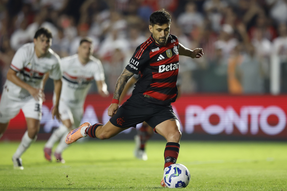 Arrascaeta se torna o maior artilheiro estrangeiro do Flamengo; veja