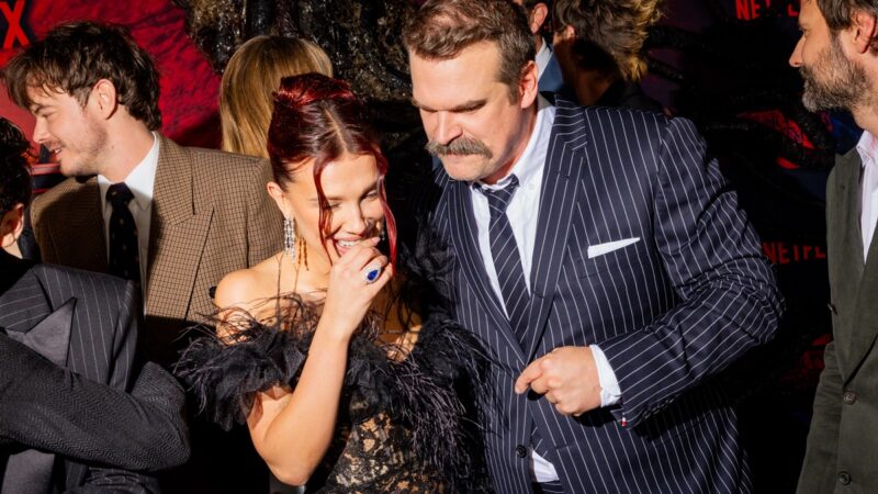 David Harbour ignora escândalo com Millie Bobby Brown