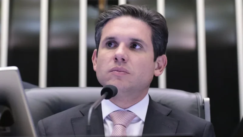 Sob Hugo Motta, Câmara aprova mais urgências e desprestigia comissões