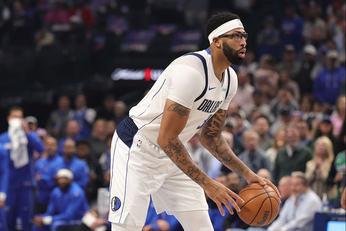 Anthony Davis será desfalque para os Mavericks após lesão