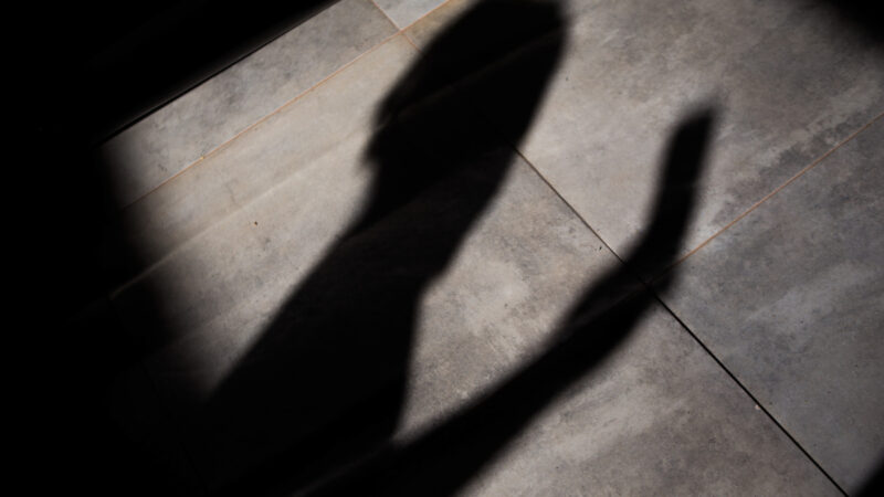 Casal “bem vestido e de carrão” aluga imóvel no DF e furta móveis