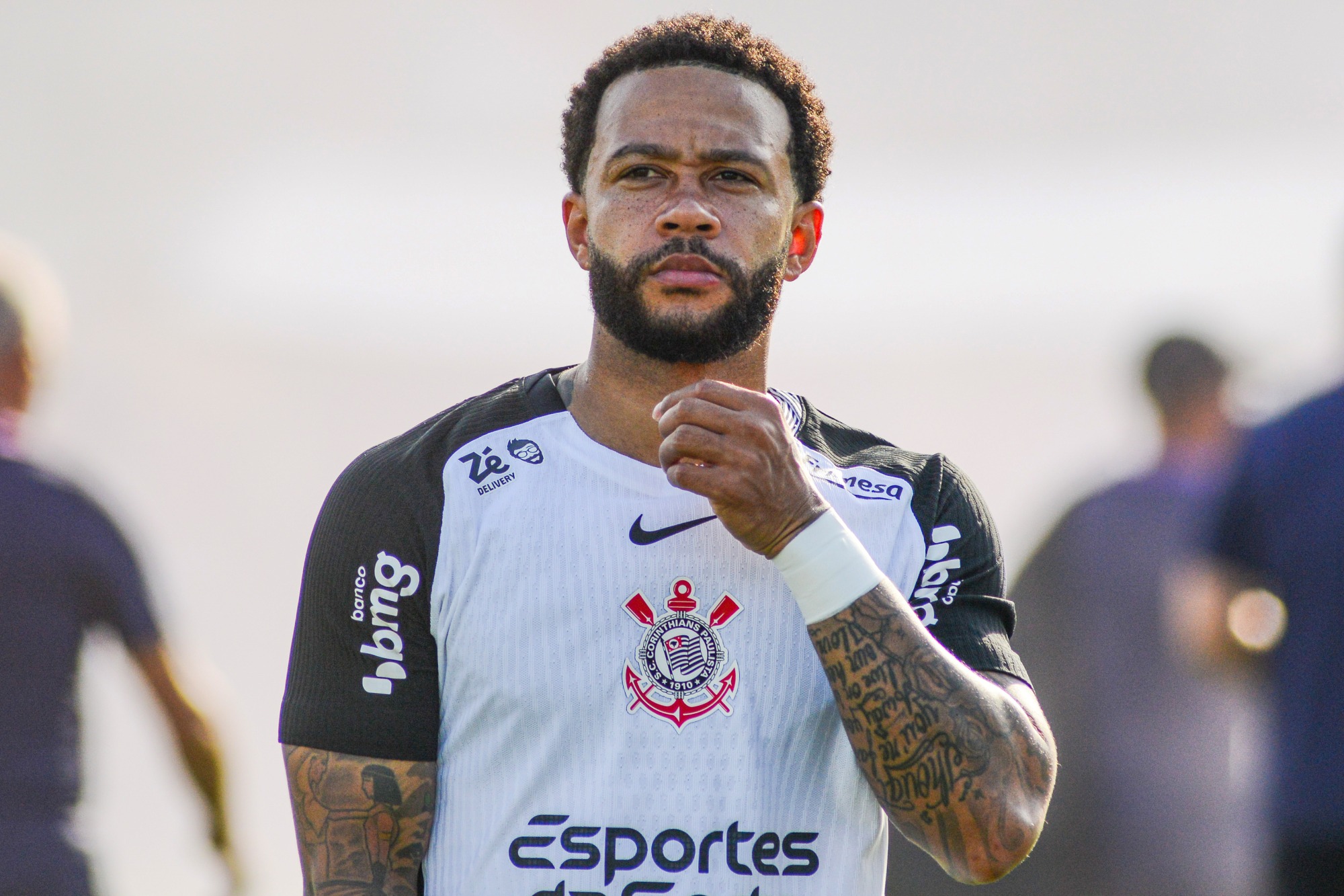 Memphis Depay comenta futuro no Corinthians e cobra mudanças no clube