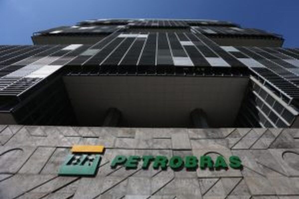 Petrobras aumenta preço do querosene de aviação a partir deste sábado