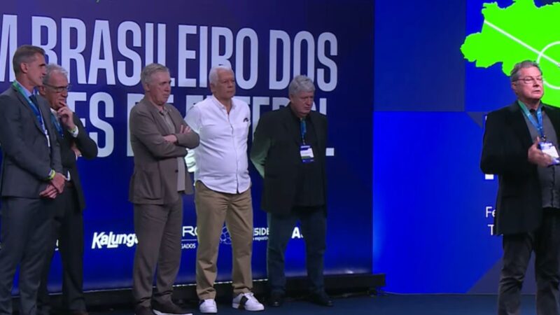 Leão critica técnicos estrangeiros ao lado de Carlo Ancelotti