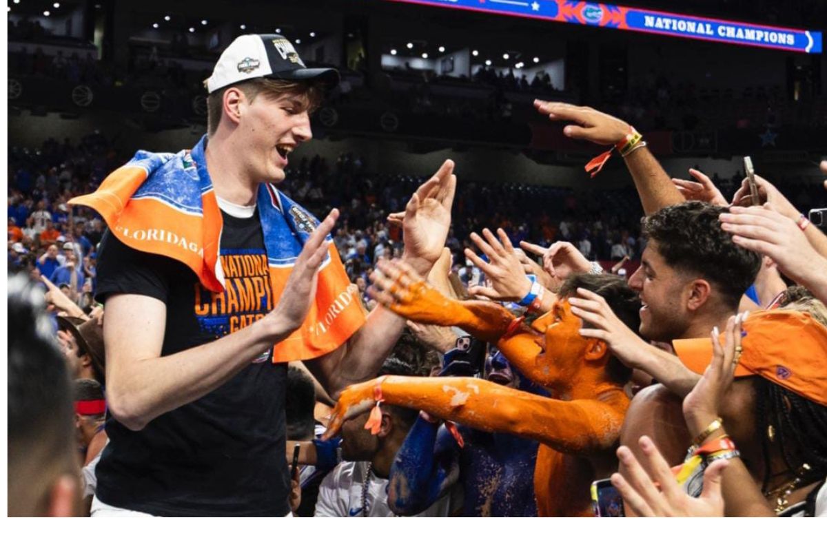 Jogador estreia e se torna o mais alto do basquete universitário; veja